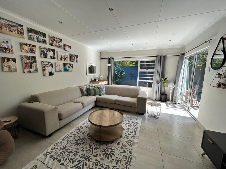 5 Bedroom Property for Sale in Sunrise On Sea Eastern Cape